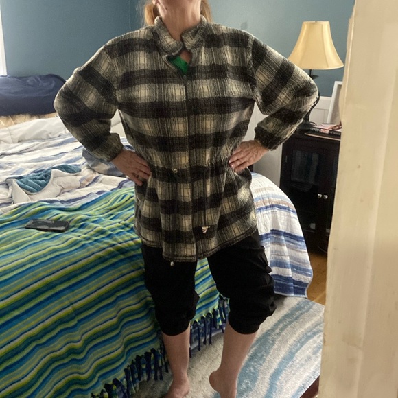 Nice soft jacket no tear - Picture 1 of 2